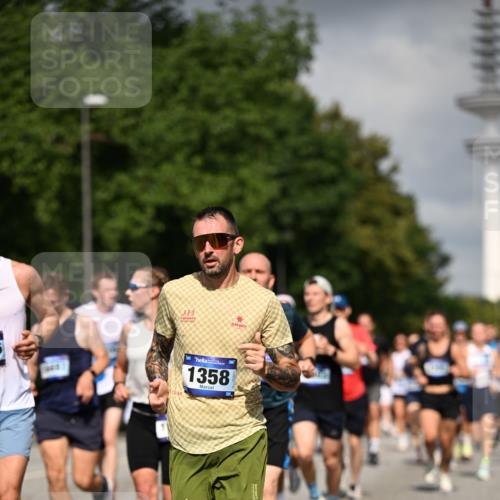 29.06.2025 - hella hamburg halbmarathon Dr. Thomas Lammeyer http://msf.ph/oto/8303749 29.06.2025 09:54:10 Kennedybrücke 1209, 1358, 1688, 1697, 1882, 2546, 2675, 3626, 4205, 4229, 4380, 4398, 4893, 5026, 5472, 5506, 5508, 5745, 5752, 5916, 6080, 6429, 6649, 6686, 6687, 7026, 7110, 8091, 8574, 8958, 9116, 9365, 10064, 10218, 10783, 10922, 11281, 11284, 11305 meine-sportfotos.de