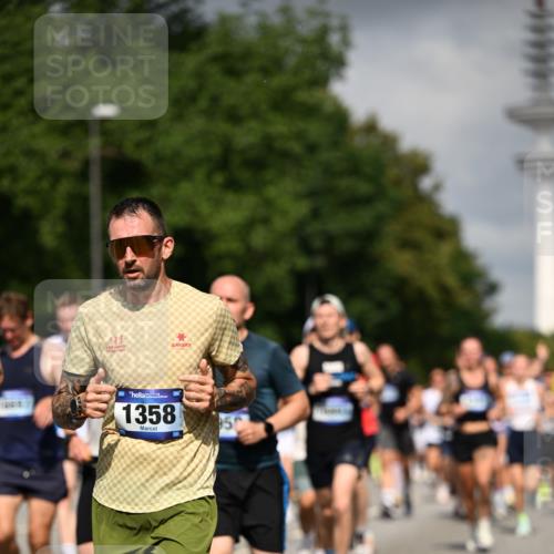 29.06.2025 - hella hamburg halbmarathon Dr. Thomas Lammeyer http://msf.ph/oto/8303791 29.06.2025 09:54:11 Kennedybrücke 1209, 1358, 1688, 1697, 1882, 2546, 2675, 3626, 4205, 4229, 4380, 4398, 4893, 5026, 5472, 5506, 5508, 5745, 5752, 5916, 6080, 6429, 6649, 6686, 6687, 7026, 7110, 8091, 8574, 8958, 9116, 9365, 10064, 10783, 10922, 11281, 11284, 11305 meine-sportfotos.de