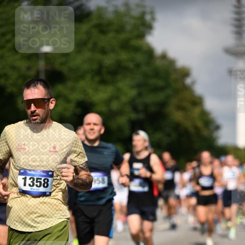 29.06.2025 - hella hamburg halbmarathon Dr. Thomas Lammeyer http://msf.ph/oto/8303821 29.06.2025 09:54:11 Kennedybrücke 1209, 1358, 1688, 1697, 1882, 2546, 2675, 3626, 4205, 4229, 4380, 4398, 4893, 5026, 5472, 5506, 5508, 5745, 5752, 5916, 6080, 6429, 6649, 6686, 6687, 7026, 7110, 8091, 8574, 8958, 9116, 9365, 10064, 10783, 10922, 11281, 11284, 11305 meine-sportfotos.de