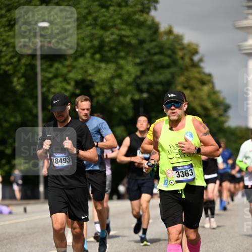 29.06.2025 - hella hamburg halbmarathon Dr. Thomas Lammeyer http://msf.ph/oto/8303865 29.06.2025 10:16:33 Kennedybrücke 1610, 1785, 1851, 2531, 2942, 2963, 2964, 3363, 4453, 4532, 5150, 5166, 6822, 7014, 7907, 8398, 8405, 8917, 8971, 9428, 9705, 10067, 10402, 10409, 10685, 11025 meine-sportfotos.de