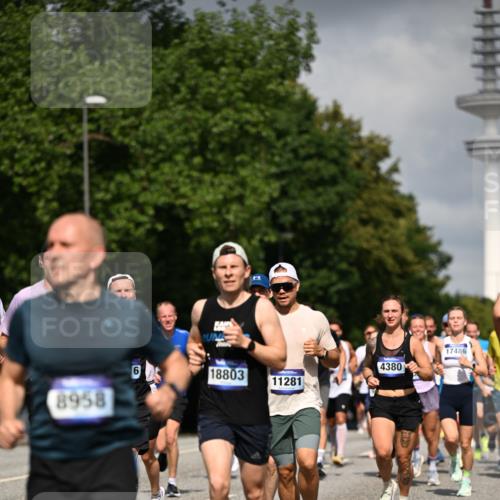 29.06.2025 - hella hamburg halbmarathon Dr. Thomas Lammeyer http://msf.ph/oto/8303925 29.06.2025 09:54:12 Kennedybrücke 1209, 1358, 1697, 1882, 2546, 2675, 3626, 4205, 4229, 4380, 4398, 4893, 5026, 5472, 5506, 5508, 5745, 5752, 5916, 6080, 6429, 6649, 6686, 6687, 7026, 7110, 8091, 8574, 8958, 9116, 9365, 10064, 10783, 11281, 11284, 11305 meine-sportfotos.de