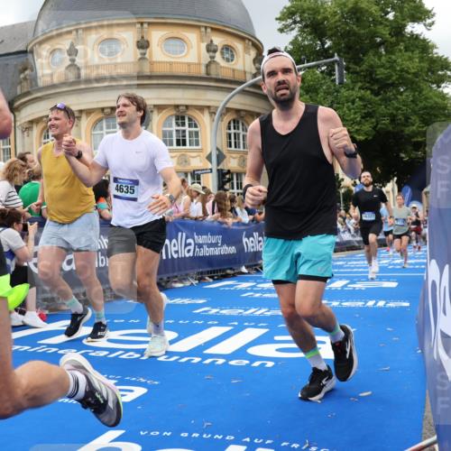 29.06.2025 - hella hamburg halbmarathon Strokosch-Dieckow http://msf.ph/oto/8303943 29.06.2025 10:54:26 Ziel 1267, 1442, 2474, 3426, 3794, 4635, 4868, 5259, 6511, 6512, 7129, 8772, 8798, 11009, 11797, 11799, 12321, 12362, 12607, 13289, 15146, 15946, 16327, 16879, 17698, 18268, 19067 meine-sportfotos.de