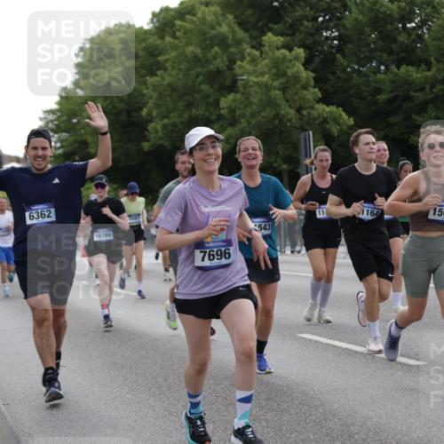 29.06.2025 - hella hamburg halbmarathon Jannik Wohlers http://msf.ph/oto/8303949 29.06.2025 10:37:30 Lombardsbrücke 1475, 1578, 1799, 1985, 2853, 3230, 3246, 3880, 4921, 5139, 5522, 6362, 6697, 7244, 7321, 7350, 7629, 7696, 8198, 8199, 8985, 9247, 9288, 9895, 10025, 10159, 10836, 11087, 11152, 11164, 11421, 11456, 11457, 11479, 11543, 11882, 12242, 12997, 13650, 14018, 15002, 15329, 15418, 15511, 15762, 16211, 16220, 16360, 17389, 17793, 18317, 18319, 18572, 18937 meine-sportfotos.de