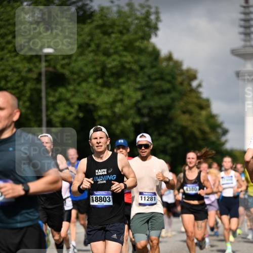 29.06.2025 - hella hamburg halbmarathon Dr. Thomas Lammeyer http://msf.ph/oto/8303959 29.06.2025 09:54:12 Kennedybrücke 1209, 1358, 1697, 1882, 2546, 2675, 3626, 4205, 4229, 4380, 4398, 4893, 5026, 5472, 5506, 5508, 5745, 5752, 5916, 6080, 6429, 6649, 6686, 6687, 7026, 7110, 8091, 8574, 8958, 9116, 9365, 10064, 10783, 11281, 11284, 11305 meine-sportfotos.de