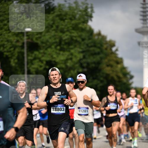 29.06.2025 - hella hamburg halbmarathon Dr. Thomas Lammeyer http://msf.ph/oto/8303974 29.06.2025 09:54:12 Kennedybrücke 1209, 1358, 1697, 1882, 2546, 2675, 3626, 4205, 4229, 4380, 4398, 4893, 5026, 5472, 5506, 5508, 5745, 5752, 5916, 6080, 6429, 6649, 6686, 6687, 7026, 7110, 8091, 8574, 8958, 9116, 9365, 10064, 10783, 11281, 11284, 11305 meine-sportfotos.de