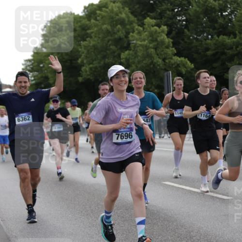 29.06.2025 - hella hamburg halbmarathon Jannik Wohlers http://msf.ph/oto/8303990 29.06.2025 10:37:30 Lombardsbrücke 1475, 1578, 1799, 1985, 2853, 3230, 3246, 3880, 4921, 5139, 5522, 6362, 6697, 7244, 7321, 7350, 7629, 7696, 8198, 8199, 8985, 9247, 9288, 9895, 10025, 10159, 10836, 11087, 11152, 11164, 11421, 11456, 11457, 11479, 11543, 11882, 12242, 12997, 13650, 14018, 15002, 15329, 15418, 15511, 15762, 16211, 16220, 16360, 17389, 17793, 18317, 18319, 18572, 18937 meine-sportfotos.de