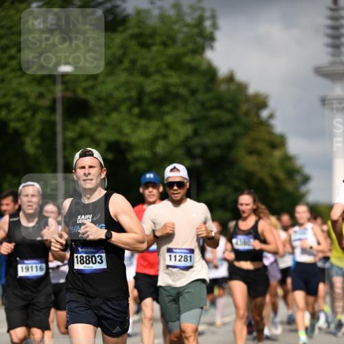29.06.2025 - hella hamburg halbmarathon Dr. Thomas Lammeyer http://msf.ph/oto/8304012 29.06.2025 09:54:13 Kennedybrücke 1209, 1358, 1697, 1882, 2546, 2675, 3626, 4205, 4229, 4380, 4893, 5026, 5472, 5506, 5508, 5745, 5752, 5916, 6080, 6429, 6649, 6686, 6687, 7026, 7110, 8091, 8574, 8958, 9116, 9365, 10064, 10783, 11281, 11284, 11305 meine-sportfotos.de