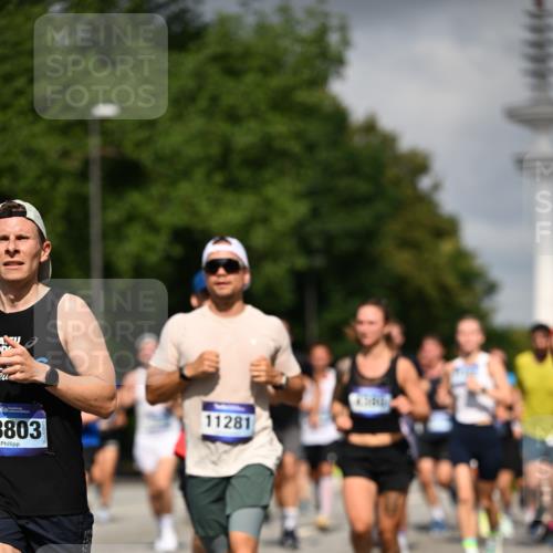 29.06.2025 - hella hamburg halbmarathon Dr. Thomas Lammeyer http://msf.ph/oto/8304073 29.06.2025 09:54:13 Kennedybrücke 1209, 1358, 1697, 1882, 2546, 2675, 3626, 4205, 4229, 4380, 4893, 5026, 5472, 5506, 5508, 5745, 5752, 5916, 6080, 6429, 6649, 6686, 6687, 7026, 7110, 8091, 8574, 8958, 9116, 9365, 10064, 10783, 11281, 11284, 11305 meine-sportfotos.de