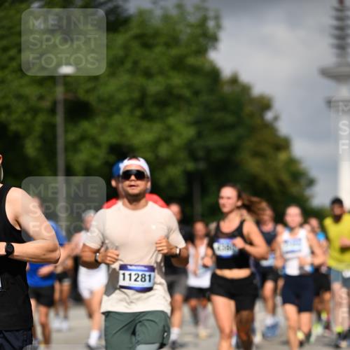 29.06.2025 - hella hamburg halbmarathon Dr. Thomas Lammeyer http://msf.ph/oto/8304093 29.06.2025 09:54:13 Kennedybrücke 1209, 1358, 1697, 1882, 2546, 2675, 3626, 4205, 4229, 4380, 4893, 5026, 5472, 5506, 5508, 5745, 5752, 5916, 6080, 6429, 6649, 6686, 6687, 7026, 7110, 8091, 8574, 8958, 9116, 9365, 10064, 10783, 11281, 11284, 11305 meine-sportfotos.de