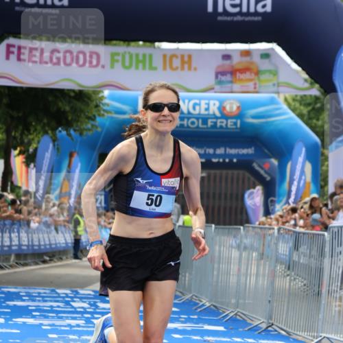 29.06.2025 - hella hamburg halbmarathon Strokosch-Dieckow http://msf.ph/oto/8304125 29.06.2025 10:16:10 Ziel 50, 11409 meine-sportfotos.de