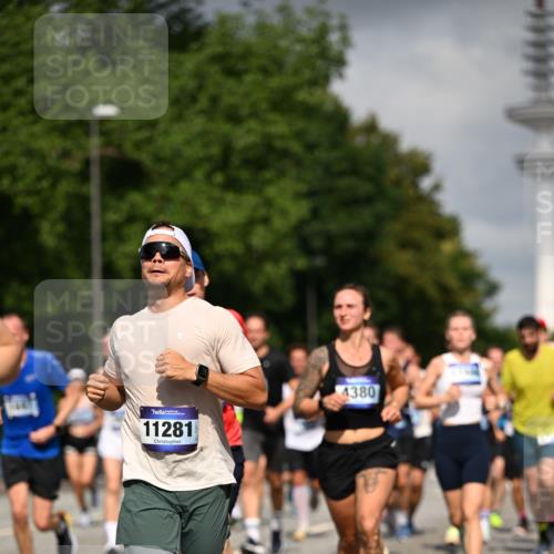 29.06.2025 - hella hamburg halbmarathon Dr. Thomas Lammeyer http://msf.ph/oto/8304131 29.06.2025 09:54:14 Kennedybrücke 1209, 1358, 1697, 1882, 2546, 2675, 3626, 4205, 4229, 4380, 4893, 5026, 5472, 5506, 5508, 5745, 5752, 5916, 6080, 6429, 6686, 6687, 7026, 7110, 8091, 8574, 8958, 9365, 10064, 10783, 11281, 11284, 11305 meine-sportfotos.de