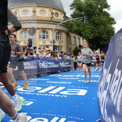 29.06.2025 - hella hamburg halbmarathon Strokosch-Dieckow http://msf.ph/oto/8304143 29.06.2025 10:54:28 Ziel 1442, 2474, 3426, 3794, 4635, 4868, 5259, 6511, 6512, 7129, 8772, 8798, 10040, 10368, 10376, 11009, 11797, 11799, 12321, 12362, 12607, 15146, 16327, 19067 meine-sportfotos.de