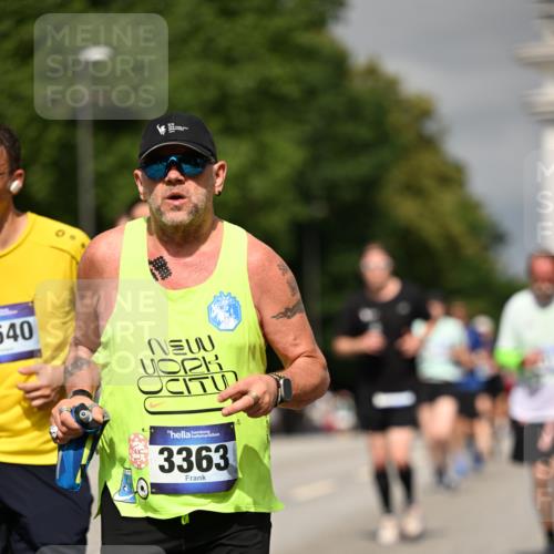 29.06.2025 - hella hamburg halbmarathon Dr. Thomas Lammeyer http://msf.ph/oto/8304243 29.06.2025 10:16:35 Kennedybrücke 1610, 1785, 2531, 2942, 2963, 2964, 3360, 3363, 4532, 5150, 7014, 7907, 8398, 8405, 8917, 8971, 9428, 9705, 10067, 10402, 10409, 10685, 11025 meine-sportfotos.de