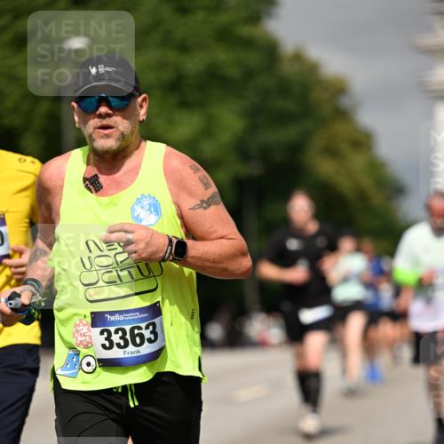 29.06.2025 - hella hamburg halbmarathon Dr. Thomas Lammeyer http://msf.ph/oto/8304267 29.06.2025 10:16:35 Kennedybrücke 1610, 1785, 2531, 2942, 2963, 2964, 3360, 3363, 4532, 5150, 7014, 7907, 8398, 8405, 8917, 8971, 9428, 9705, 10067, 10402, 10409, 10685, 11025 meine-sportfotos.de