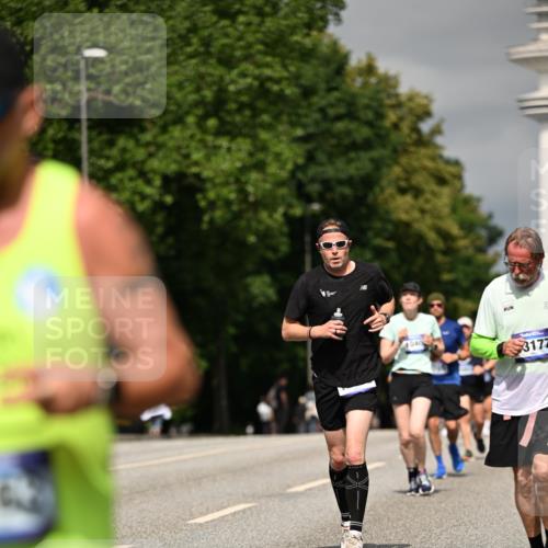 29.06.2025 - hella hamburg halbmarathon Dr. Thomas Lammeyer http://msf.ph/oto/8304331 29.06.2025 10:16:36 Kennedybrücke 1610, 1785, 2531, 2942, 3360, 3363, 4532, 5150, 7014, 7907, 8398, 8405, 8917, 8971, 9428, 9705, 10067, 10402, 10409, 10685, 11025 meine-sportfotos.de