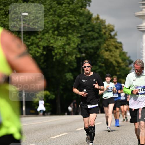 29.06.2025 - hella hamburg halbmarathon Dr. Thomas Lammeyer http://msf.ph/oto/8304345 29.06.2025 10:16:36 Kennedybrücke 1610, 1785, 2531, 2942, 3360, 3363, 4532, 5150, 7014, 7907, 8398, 8405, 8917, 8971, 9428, 9705, 10067, 10402, 10409, 10685, 11025 meine-sportfotos.de