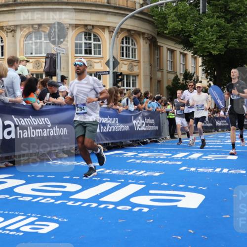 29.06.2025 - hella hamburg halbmarathon Strokosch-Dieckow http://msf.ph/oto/8304384 29.06.2025 10:54:32 Ziel 1125, 2474, 3794, 4868, 5259, 7129, 8798, 9012, 10040, 10368, 10376, 11009, 11797, 11799, 12321, 12489, 12607, 15146, 17765, 19067 meine-sportfotos.de