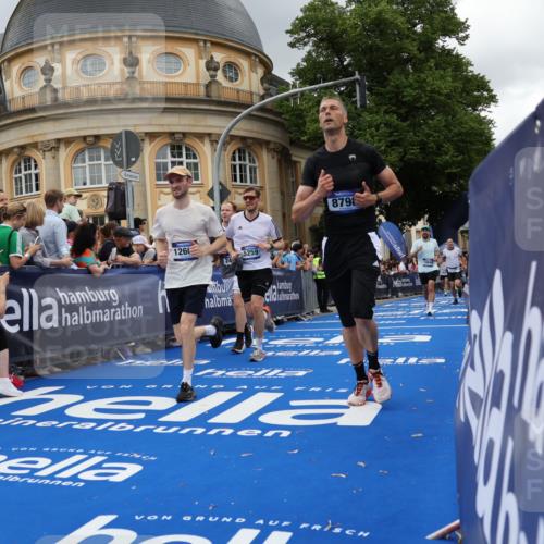 29.06.2025 - hella hamburg halbmarathon Strokosch-Dieckow http://msf.ph/oto/8304452 29.06.2025 10:54:34 Ziel 1125, 1496, 2474, 3310, 3794, 4868, 5259, 7478, 8798, 9012, 10040, 10368, 10376, 11797, 11799, 12489, 12607, 15146, 15389, 15584, 17765, 19000 meine-sportfotos.de