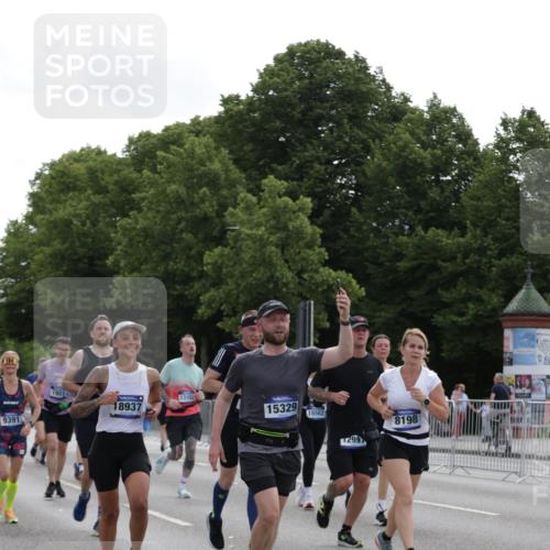 29.06.2025 - hella hamburg halbmarathon Jannik Wohlers http://msf.ph/oto/8304497 29.06.2025 10:37:38 Lombardsbrücke 1196, 1394, 1578, 1799, 1901, 1966, 1985, 2786, 3246, 3880, 4414, 4921, 5139, 5713, 6199, 6362, 6697, 7118, 7165, 7244, 7552, 7629, 7696, 7914, 8198, 8199, 8539, 8615, 8696, 8985, 9350, 9391, 10025, 10836, 11087, 11152, 11164, 11421, 11456, 11457, 11479, 11543, 12573, 12892, 12997, 13103, 13442, 14018, 14163, 15002, 15329, 15355, 15418, 15511, 15562, 15762, 16211, 16220, 16360, 16658, 16876, 17053, 17389, 18572, 18592, 18937 meine-sportfotos.de
