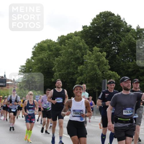 29.06.2025 - hella hamburg halbmarathon Jannik Wohlers http://msf.ph/oto/8304530 29.06.2025 10:37:38 Lombardsbrücke 1196, 1394, 1578, 1799, 1901, 1966, 1985, 2786, 3246, 3880, 4414, 4921, 5139, 5713, 6199, 6362, 6697, 7118, 7165, 7244, 7552, 7629, 7696, 7914, 8198, 8199, 8539, 8615, 8696, 8985, 9350, 9391, 10025, 10836, 11087, 11152, 11164, 11421, 11456, 11457, 11479, 11543, 12573, 12892, 12997, 13103, 13442, 14018, 14163, 15002, 15329, 15355, 15418, 15511, 15562, 15762, 16211, 16220, 16360, 16658, 16876, 17053, 17389, 18572, 18592, 18937 meine-sportfotos.de