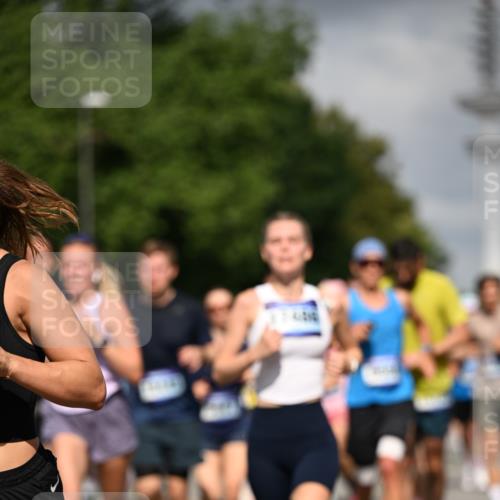 29.06.2025 - hella hamburg halbmarathon Dr. Thomas Lammeyer http://msf.ph/oto/8304639 29.06.2025 09:54:16 Kennedybrücke 1209, 1358, 1697, 2546, 2675, 3626, 4205, 4229, 4380, 4893, 5026, 5472, 5506, 5508, 5752, 5916, 6080, 6429, 6686, 6687, 7026, 7110, 8091, 8574, 8958, 9365, 10064, 10783, 11281, 11284, 11305 meine-sportfotos.de