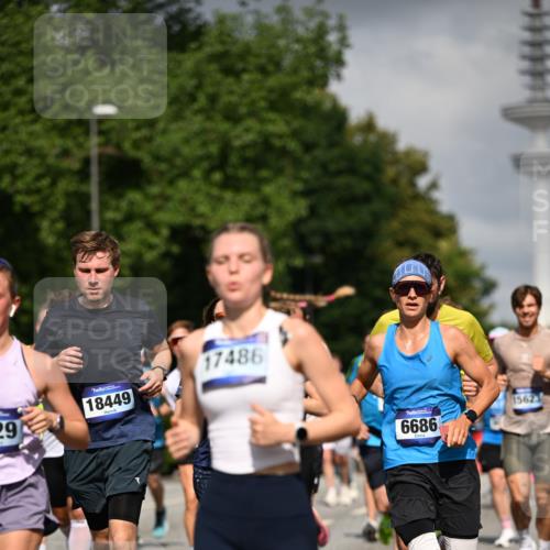 29.06.2025 - hella hamburg halbmarathon Dr. Thomas Lammeyer http://msf.ph/oto/8304687 29.06.2025 09:54:17 Kennedybrücke 1209, 1358, 1441, 1697, 2546, 2675, 3056, 3626, 4205, 4229, 4380, 4893, 5026, 5472, 5506, 5508, 5752, 5916, 6080, 6429, 6686, 6687, 7026, 7110, 8091, 8574, 8958, 9365, 10064, 10783, 11281, 11284, 11305 meine-sportfotos.de