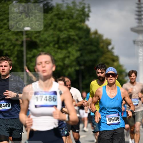 29.06.2025 - hella hamburg halbmarathon Dr. Thomas Lammeyer http://msf.ph/oto/8304759 29.06.2025 09:54:17 Kennedybrücke 1209, 1358, 1441, 1697, 2546, 2675, 3056, 3626, 4205, 4229, 4380, 4893, 5026, 5472, 5506, 5508, 5752, 5916, 6080, 6429, 6686, 6687, 7026, 7110, 8091, 8574, 8958, 9365, 10064, 10783, 11281, 11284, 11305 meine-sportfotos.de