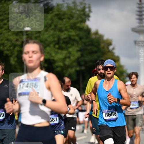 29.06.2025 - hella hamburg halbmarathon Dr. Thomas Lammeyer http://msf.ph/oto/8304775 29.06.2025 09:54:17 Kennedybrücke 1209, 1358, 1441, 1697, 2546, 2675, 3056, 3626, 4205, 4229, 4380, 4893, 5026, 5472, 5506, 5508, 5752, 5916, 6080, 6429, 6686, 6687, 7026, 7110, 8091, 8574, 8958, 9365, 10064, 10783, 11281, 11284, 11305 meine-sportfotos.de