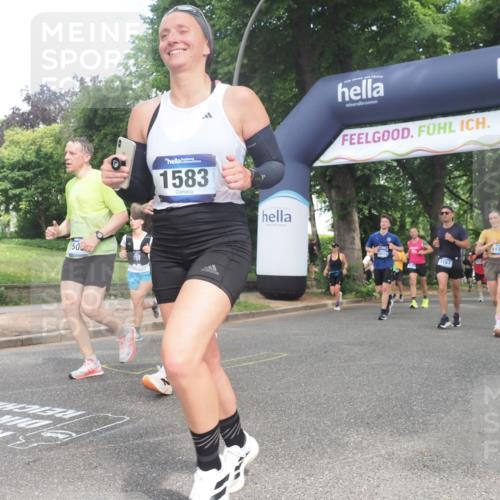 29.06.2025 - hella hamburg halbmarathon KatJ http://msf.ph/oto/8304799 29.06.2025 10:43:45 Zwischen KM18-KM19 1583, 4167, 6272, 7659, 7716, 8652, 8669 meine-sportfotos.de