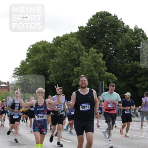 29.06.2025 - hella hamburg halbmarathon Jannik Wohlers http://msf.ph/oto/8304806 29.06.2025 10:37:40 Lombardsbrücke 1196, 1394, 1578, 1799, 1901, 1966, 1985, 2786, 3242, 3716, 3880, 4414, 4921, 5300, 5713, 6199, 6362, 6697, 7118, 7165, 7244, 7552, 7629, 7696, 7914, 8198, 8199, 8539, 8615, 8696, 9350, 9391, 10025, 11152, 11164, 11421, 11456, 11457, 11479, 11543, 12573, 12892, 12997, 13103, 13442, 14018, 14163, 15002, 15329, 15355, 15417, 15418, 15511, 15562, 15762, 16211, 16220, 16360, 16658, 16876, 17053, 17389, 18572, 18592, 18937 meine-sportfotos.de