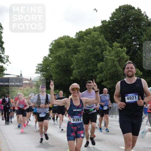 29.06.2025 - hella hamburg halbmarathon Jannik Wohlers http://msf.ph/oto/8304838 29.06.2025 10:37:40 Lombardsbrücke 1196, 1394, 1578, 1799, 1901, 1966, 1985, 2786, 3242, 3716, 3880, 4414, 4921, 5300, 5713, 6199, 6362, 6697, 7118, 7165, 7244, 7552, 7629, 7696, 7914, 8198, 8199, 8539, 8615, 8696, 9350, 9391, 10025, 11152, 11164, 11421, 11456, 11457, 11479, 11543, 12573, 12892, 12997, 13103, 13442, 14018, 14163, 15002, 15329, 15355, 15417, 15418, 15511, 15562, 15762, 16211, 16220, 16360, 16658, 16876, 17053, 17389, 18572, 18592, 18937 meine-sportfotos.de