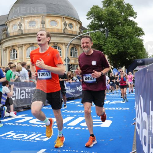 29.06.2025 - hella hamburg halbmarathon Strokosch-Dieckow http://msf.ph/oto/8304846 29.06.2025 10:55:24 Ziel 1130, 2252, 2771, 4189, 4951, 5287, 5319, 5643, 6591, 6723, 6938, 8487, 11184, 12526, 12584, 13234, 13236, 13267, 13470, 14036, 14592, 16213, 16334, 16609, 16985, 17603, 17940, 18290, 18380, 18531 meine-sportfotos.de