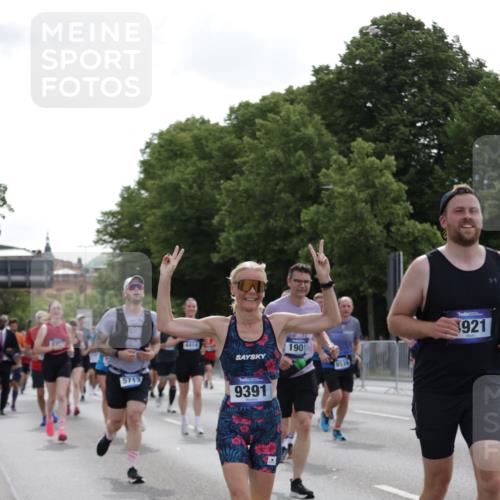 29.06.2025 - hella hamburg halbmarathon Jannik Wohlers http://msf.ph/oto/8304970 29.06.2025 10:37:41 Lombardsbrücke 1196, 1394, 1578, 1742, 1799, 1901, 1966, 2786, 3242, 3716, 3880, 4414, 4921, 5300, 5713, 6199, 6362, 6697, 6930, 7118, 7165, 7244, 7552, 7629, 7696, 7914, 8198, 8199, 8539, 8615, 8696, 9350, 9391, 10025, 11152, 11164, 11421, 11456, 11457, 11479, 11543, 12573, 12892, 12997, 13103, 13442, 14018, 14163, 15002, 15329, 15355, 15417, 15418, 15511, 15562, 15762, 16211, 16220, 16360, 16658, 16876, 17053, 18572, 18592, 18937 meine-sportfotos.de