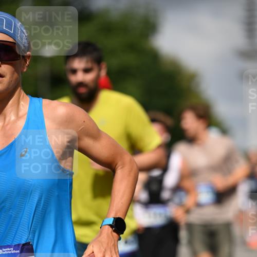 29.06.2025 - hella hamburg halbmarathon Dr. Thomas Lammeyer http://msf.ph/oto/8305012 29.06.2025 09:54:19 Kennedybrücke 1209, 1358, 1441, 1677, 1697, 2546, 3056, 3626, 4205, 4229, 4380, 4893, 5026, 5472, 5506, 5508, 5752, 5916, 6080, 6429, 6686, 6687, 7026, 7110, 8091, 8574, 8958, 9365, 10064, 10783, 11281, 11284, 11305 meine-sportfotos.de