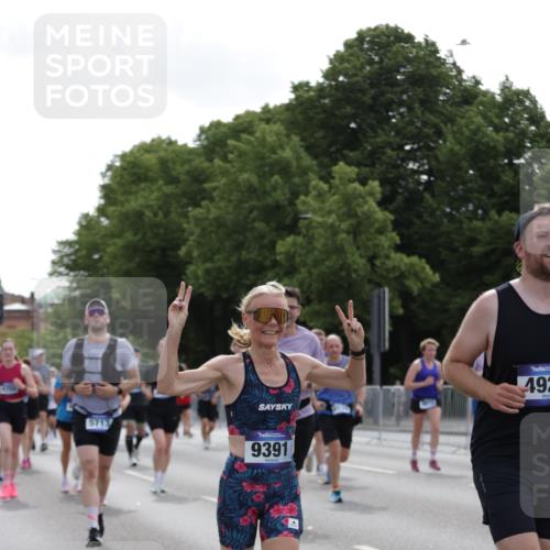 29.06.2025 - hella hamburg halbmarathon Jannik Wohlers http://msf.ph/oto/8305062 29.06.2025 10:37:41 Lombardsbrücke 1196, 1394, 1578, 1742, 1799, 1901, 1966, 2786, 3242, 3716, 3880, 4414, 4921, 5300, 5713, 6199, 6362, 6697, 6930, 7118, 7165, 7244, 7552, 7629, 7696, 7914, 8198, 8199, 8539, 8615, 8696, 9350, 9391, 10025, 11152, 11164, 11421, 11456, 11457, 11479, 11543, 12573, 12892, 12997, 13103, 13442, 14018, 14163, 15002, 15329, 15355, 15417, 15418, 15511, 15562, 15762, 16211, 16220, 16360, 16658, 16876, 17053, 18572, 18592, 18937 meine-sportfotos.de