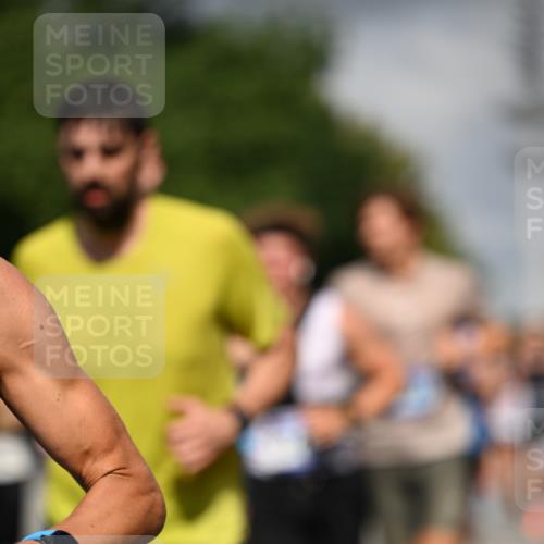 29.06.2025 - hella hamburg halbmarathon Dr. Thomas Lammeyer http://msf.ph/oto/8305075 29.06.2025 09:54:19 Kennedybrücke 1209, 1358, 1441, 1677, 1697, 2546, 3056, 3626, 4205, 4229, 4380, 4893, 5026, 5472, 5506, 5508, 5752, 5916, 6080, 6429, 6686, 6687, 7026, 7110, 8091, 8574, 8958, 9365, 10064, 10783, 11281, 11284, 11305 meine-sportfotos.de