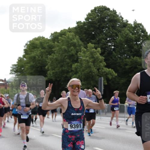 29.06.2025 - hella hamburg halbmarathon Jannik Wohlers http://msf.ph/oto/8305076 29.06.2025 10:37:41 Lombardsbrücke 1196, 1394, 1578, 1742, 1799, 1901, 1966, 2786, 3242, 3716, 3880, 4414, 4921, 5300, 5713, 6199, 6362, 6697, 6930, 7118, 7165, 7244, 7552, 7629, 7696, 7914, 8198, 8199, 8539, 8615, 8696, 9350, 9391, 10025, 11152, 11164, 11421, 11456, 11457, 11479, 11543, 12573, 12892, 12997, 13103, 13442, 14018, 14163, 15002, 15329, 15355, 15417, 15418, 15511, 15562, 15762, 16211, 16220, 16360, 16658, 16876, 17053, 18572, 18592, 18937 meine-sportfotos.de