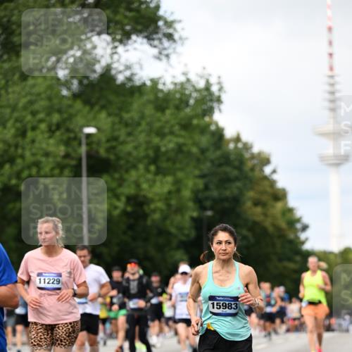 29.06.2025 - hella hamburg halbmarathon Dr. Thomas Lammeyer http://msf.ph/oto/8305079 29.06.2025 10:38:05 Kennedybrücke 1189, 1275, 1764, 1896, 2038, 2526, 2933, 3264, 3340, 3345, 3848, 4433, 4445, 4449, 4807, 4824, 4826, 5096, 5141, 5557, 5561, 5566, 5569, 5691, 5821, 5822, 5887, 6364, 6515, 6516, 6956, 7027, 7565, 7633, 7653, 7982, 8157, 8277, 8349, 8375, 8377, 8383, 8401, 8620, 9258, 9438, 9875, 9995, 10048, 10071, 10561, 10564, 10800, 11111, 11229, 11237, 11338 meine-sportfotos.de