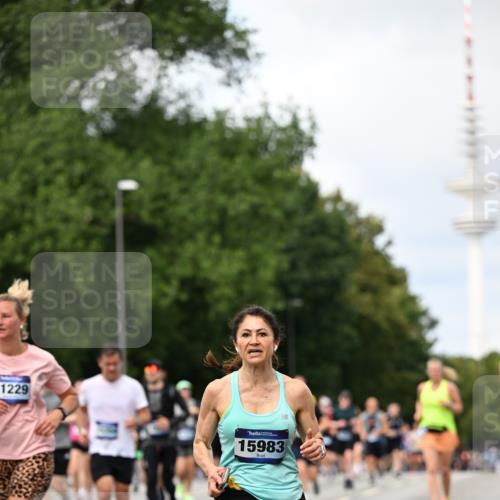 29.06.2025 - hella hamburg halbmarathon Dr. Thomas Lammeyer http://msf.ph/oto/8305161 29.06.2025 10:38:06 Kennedybrücke 1189, 1275, 1764, 1896, 2038, 2276, 2464, 2526, 2933, 3264, 3340, 3345, 3848, 4445, 4449, 4807, 4824, 4826, 5096, 5141, 5557, 5561, 5566, 5569, 5691, 5821, 5822, 5887, 6364, 6515, 6516, 6956, 7027, 7565, 7633, 7653, 7982, 8157, 8277, 8349, 8375, 8377, 8383, 8401, 8620, 9258, 9438, 9875, 9995, 10048, 10071, 10561, 10564, 10800, 11111, 11229, 11237, 11338 meine-sportfotos.de