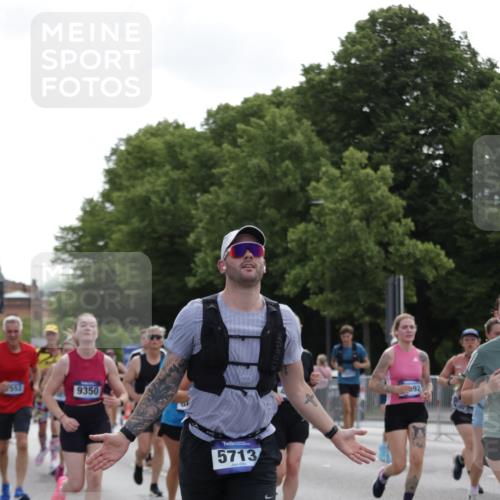 29.06.2025 - hella hamburg halbmarathon Jannik Wohlers http://msf.ph/oto/8305229 29.06.2025 10:37:43 Lombardsbrücke 1196, 1394, 1457, 1578, 1742, 1901, 1966, 2786, 3242, 3716, 3880, 4414, 4921, 5300, 5713, 6199, 6200, 6697, 6751, 6930, 7118, 7165, 7244, 7552, 7629, 7914, 8198, 8199, 8539, 8615, 8696, 9350, 9391, 10025, 10584, 11152, 11421, 11456, 11457, 11479, 12573, 12892, 12997, 13103, 13442, 14016, 14163, 15329, 15355, 15417, 15562, 15762, 16061, 16211, 16220, 16360, 16658, 16876, 17053, 18572, 18592, 18937 meine-sportfotos.de