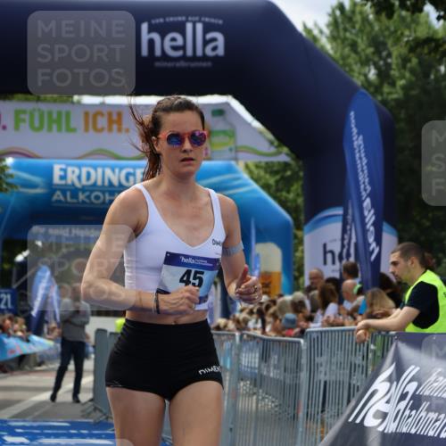29.06.2025 - hella hamburg halbmarathon Strokosch-Dieckow http://msf.ph/oto/8305289 29.06.2025 10:15:45 Ziel 45 meine-sportfotos.de