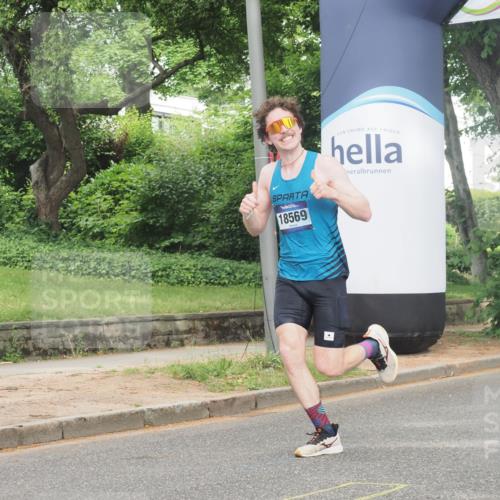 29.06.2025 - hella hamburg halbmarathon KatJ http://msf.ph/oto/8305317 29.06.2025 10:14:25 Zwischen KM18-KM19 5301 meine-sportfotos.de