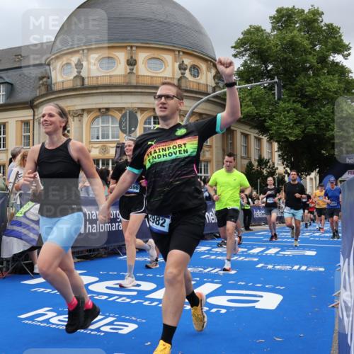 29.06.2025 - hella hamburg halbmarathon Strokosch-Dieckow http://msf.ph/oto/8305402 29.06.2025 10:55:40 Ziel 1120, 1143, 1834, 2955, 2982, 3037, 4897, 5021, 6569, 6924, 7221, 8255, 8573, 8618, 10212, 11039, 11568, 12196, 12483, 12515, 12858, 14365, 14909, 15896, 16110, 16401, 16434, 16786, 17615, 18064, 18190, 19047 meine-sportfotos.de