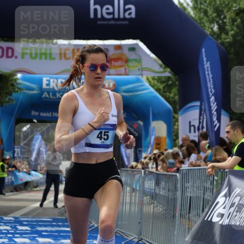29.06.2025 - hella hamburg halbmarathon Strokosch-Dieckow http://msf.ph/oto/8305427 29.06.2025 10:15:45 Ziel 45 meine-sportfotos.de