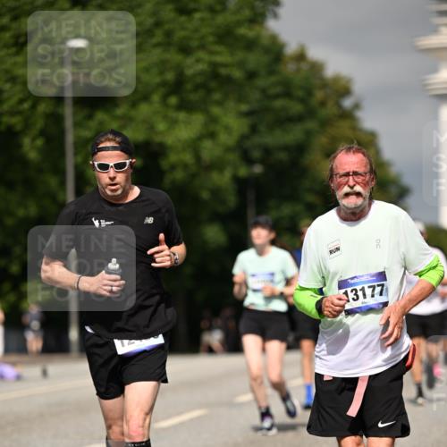 29.06.2025 - hella hamburg halbmarathon Dr. Thomas Lammeyer http://msf.ph/oto/8305455 29.06.2025 10:16:38 Kennedybrücke 1020, 1051, 2531, 2942, 3360, 3363, 4532, 5150, 6489, 7014, 7907, 8398, 8405, 8917, 9428, 9705, 10067, 10402, 10409, 11025 meine-sportfotos.de