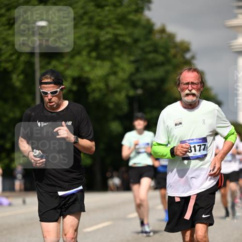 29.06.2025 - hella hamburg halbmarathon Dr. Thomas Lammeyer http://msf.ph/oto/8305488 29.06.2025 10:16:38 Kennedybrücke 1020, 1051, 2531, 2942, 3360, 3363, 4532, 5150, 6489, 7014, 7907, 8398, 8405, 8917, 9428, 9705, 10067, 10402, 10409, 11025 meine-sportfotos.de