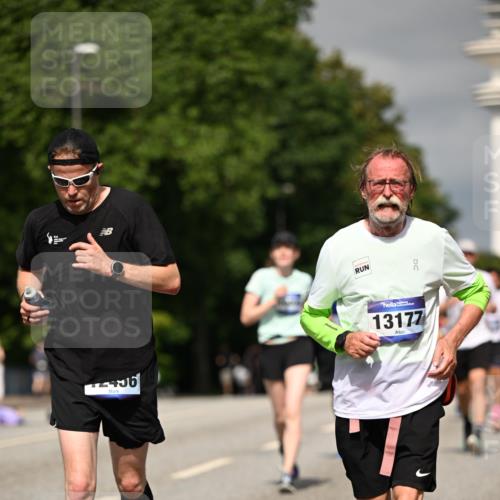 29.06.2025 - hella hamburg halbmarathon Dr. Thomas Lammeyer http://msf.ph/oto/8305528 29.06.2025 10:16:39 Kennedybrücke 1020, 1051, 2531, 2942, 3360, 3363, 4532, 5150, 6489, 7014, 7873, 7907, 8398, 8405, 8917, 9428, 9705, 10067, 10402, 10409, 11025 meine-sportfotos.de