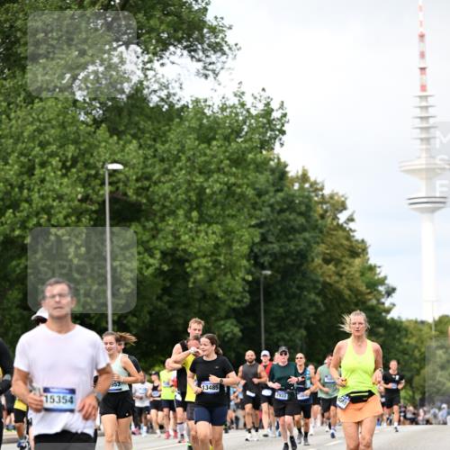 29.06.2025 - hella hamburg halbmarathon Dr. Thomas Lammeyer http://msf.ph/oto/8305582 29.06.2025 10:38:09 Kennedybrücke 1189, 1275, 1764, 1787, 2038, 2276, 2464, 2496, 2526, 2933, 3264, 3340, 3345, 3848, 4445, 4807, 4824, 4826, 5096, 5141, 5557, 5566, 5569, 5691, 5821, 5822, 5887, 6364, 6515, 6516, 6574, 6956, 7027, 7565, 7633, 7653, 7982, 8157, 8277, 8282, 8349, 8375, 8377, 8383, 8401, 8620, 9094, 9438, 9875, 9995, 10007, 10048, 10071, 10561, 10564, 10800, 11229, 11237, 11338 meine-sportfotos.de