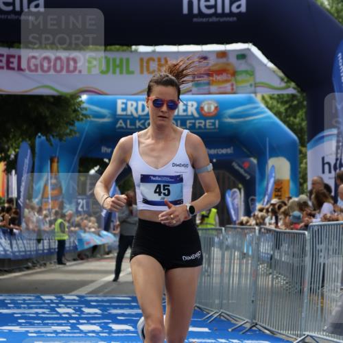 29.06.2025 - hella hamburg halbmarathon Strokosch-Dieckow http://msf.ph/oto/8305620 29.06.2025 10:15:45 Ziel 45 meine-sportfotos.de