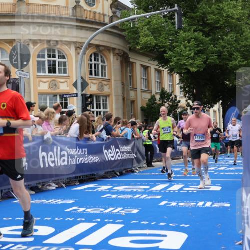29.06.2025 - hella hamburg halbmarathon Strokosch-Dieckow http://msf.ph/oto/8305644 29.06.2025 10:55:45 Ziel 1120, 1143, 1179, 1834, 2612, 2955, 3256, 3668, 4772, 4897, 5021, 6569, 6924, 7221, 7976, 8255, 8618, 10212, 11039, 12483, 12858, 13474, 14365, 14909, 15896, 16401, 16434, 16786, 18064, 18125, 18190, 18867, 19047 meine-sportfotos.de